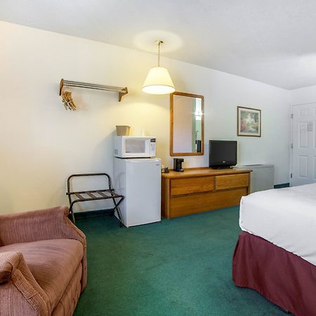 Rodeway Inn Whitehall Habitación foto